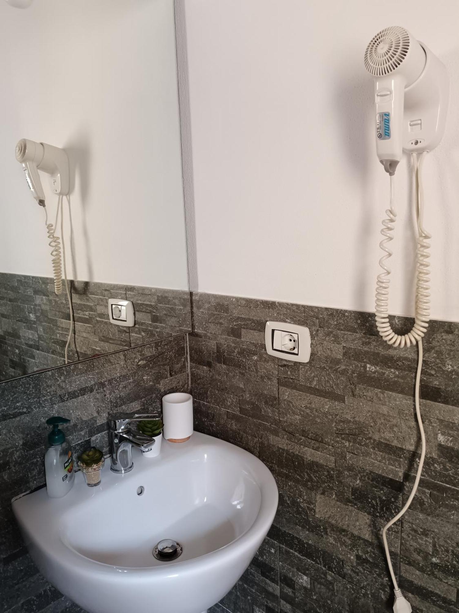 Appartamento Con Terrazzo Privato E Netflix Кальяри Экстерьер фото